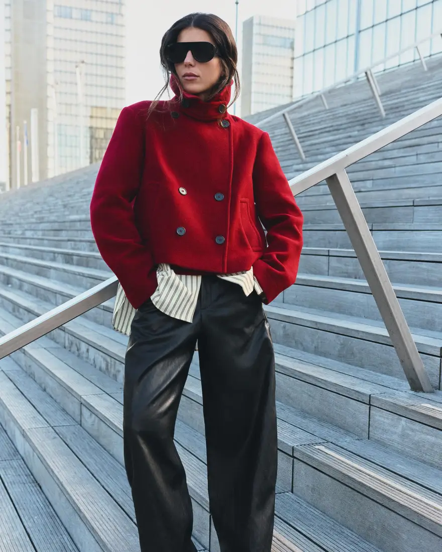 Zara Doppelreihige Jacke mit Stehkragen, қызыл — тік жағалы әйелдер күртешесі, 55,95 € — Catalogi.ru