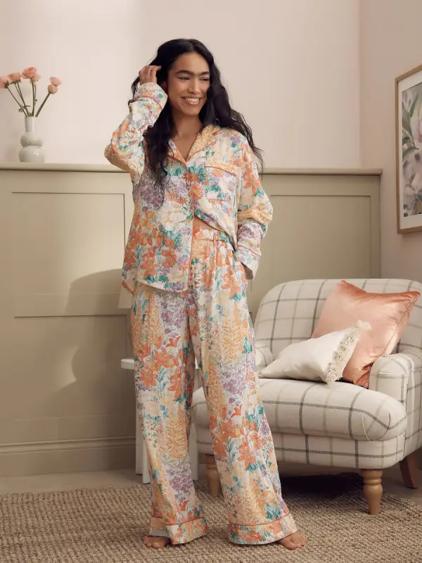 Laura Ashley Baumwoll-Dobby-Pyjama mit Knopfleiste - фото товара