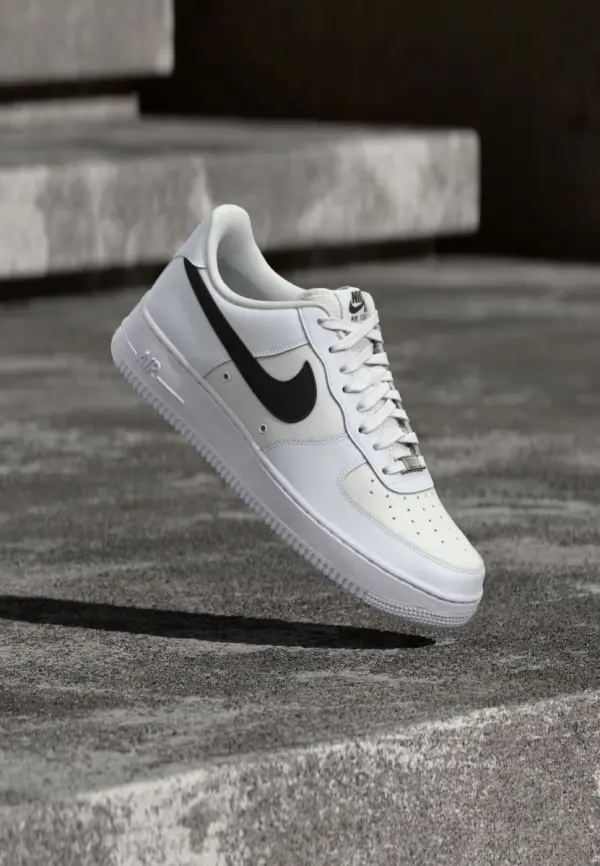 AIR FORCE 1 07 LV8 TECH - Sneaker low - фото товара