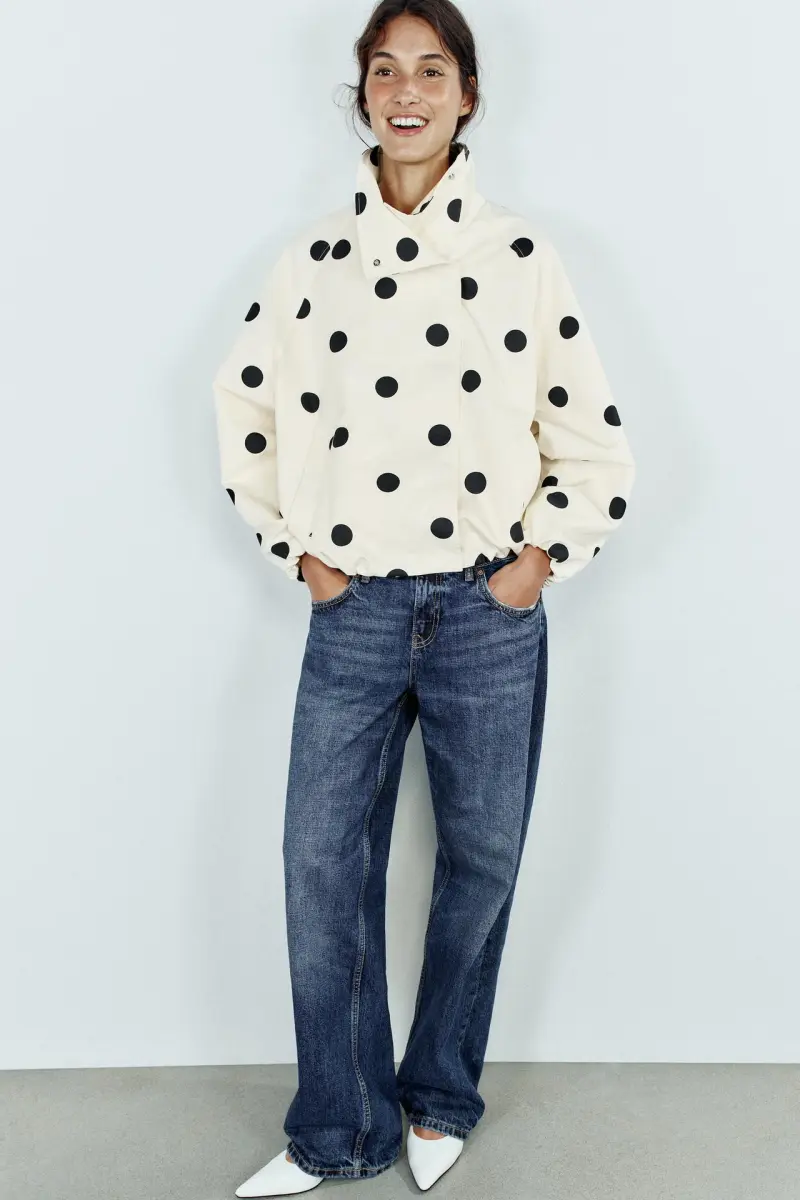Zara: Bomberjacke mit Punkten, ақ, әйелдер күртешесі