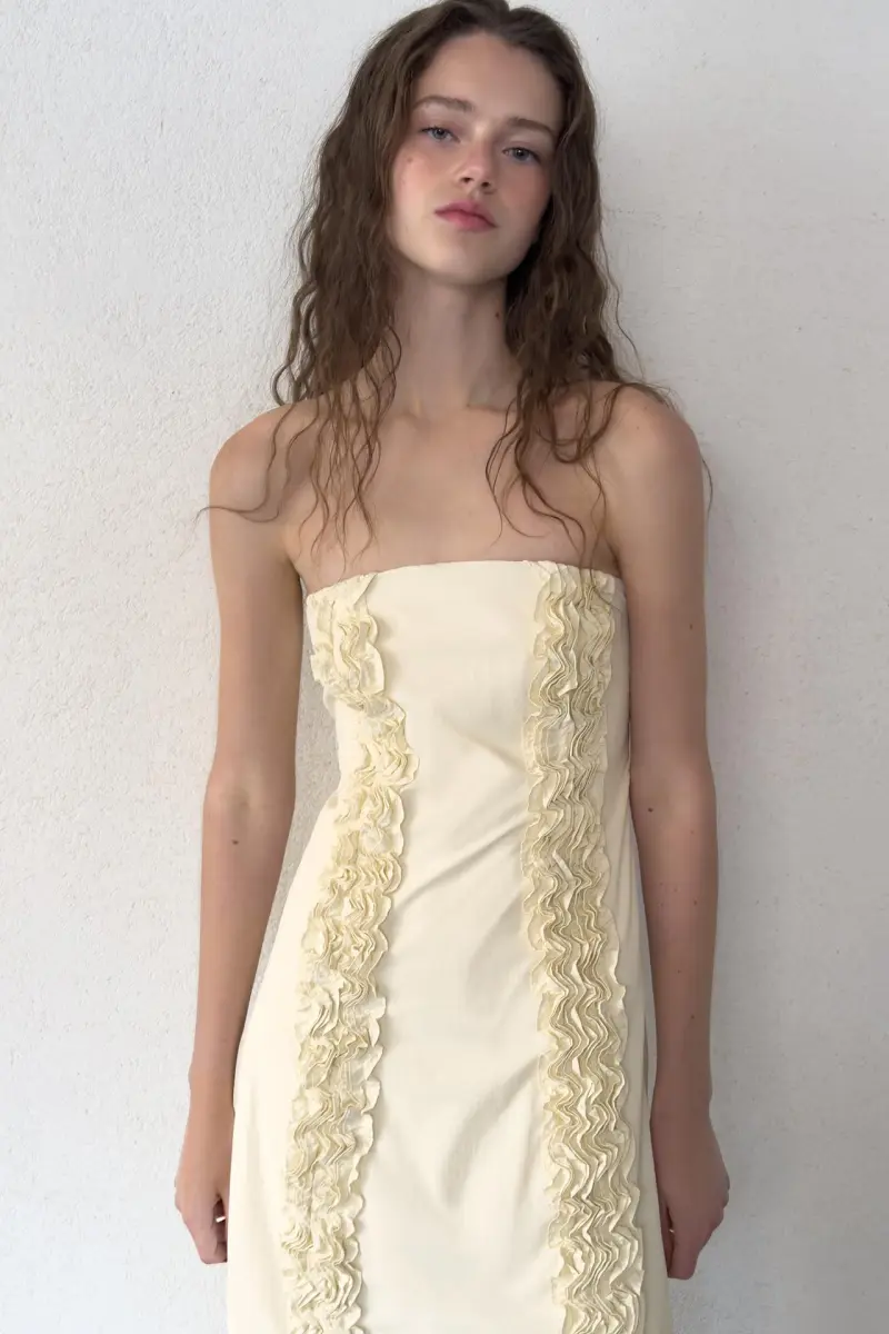 MIDI-KLEID MIT RELIEF-VOLANTS - Elfenbein farben - Каталогеру: заказать в России с доставкой из Европы