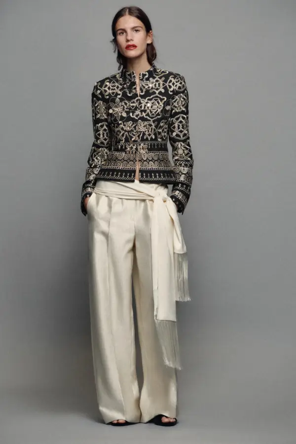 Товар Blazer mit Stickereien, Kontrast und Schlaufen из интернет-магазина zara.com