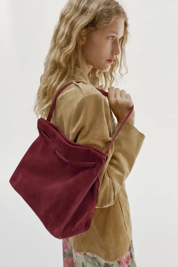 Mittelgrosse Veloursleder-Schultertasche - фото товара