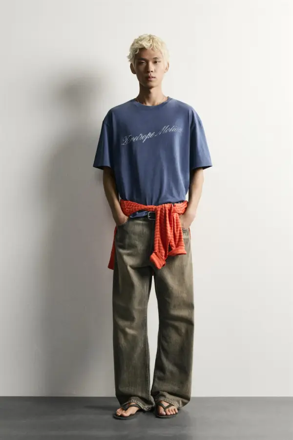 T-SHIRT IN BOXY FIT MIT PRINT - фото товара