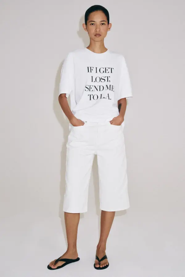 T-SHIRT MIT KURZEN AeRMELN UND SCHRIFTZUG - фото товара