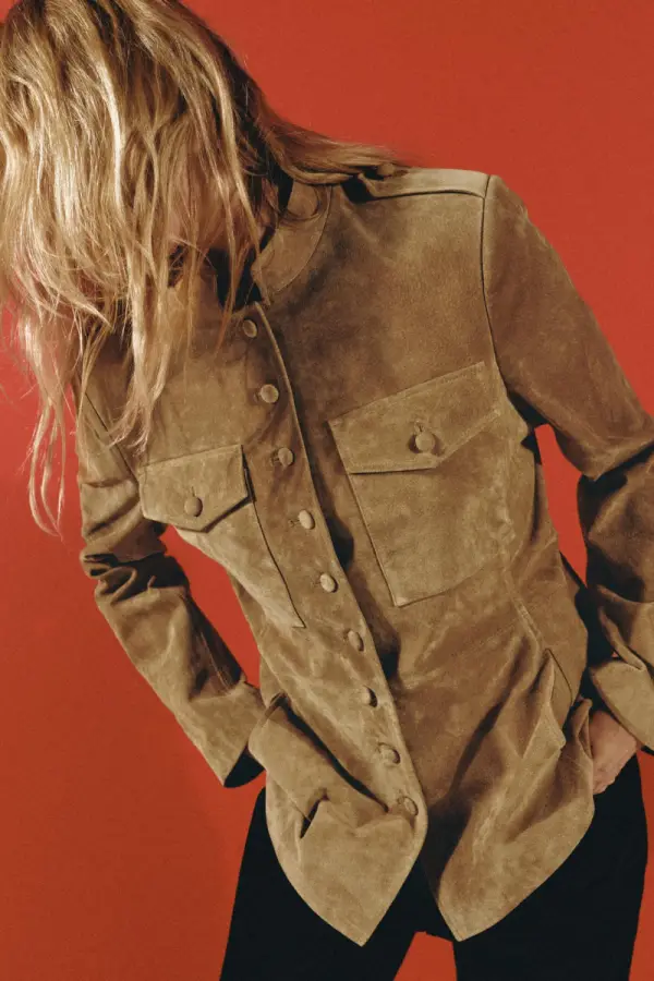 Товар JACKE AUS 100% LEDER MIT BEZOGENEN KNOePFEN из интернет-магазина zara.com