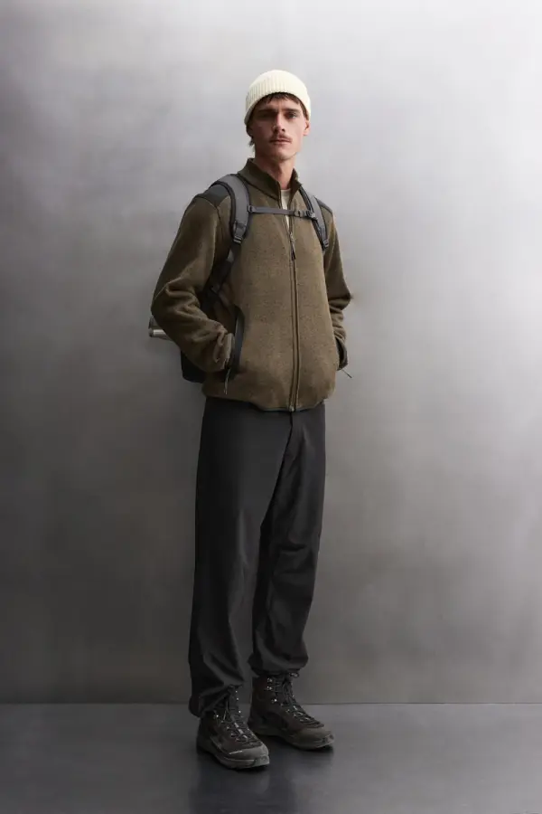 Товар STRICKJACKE IN MATERIALKOMBINATION MIT FLEECE из интернет-магазина zara.com