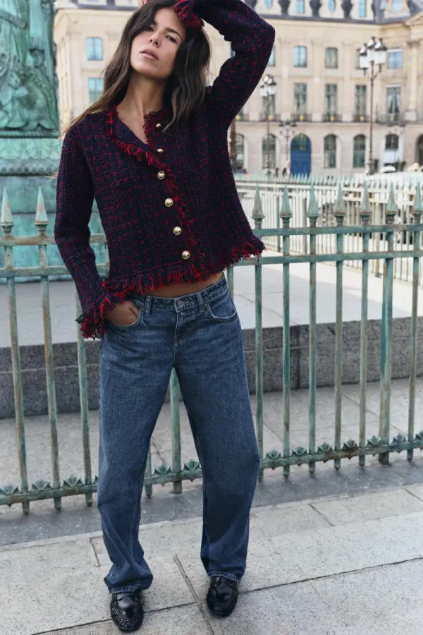STRUKTURIERTE STRICKJACKE MIT FRANZEN - фото товара