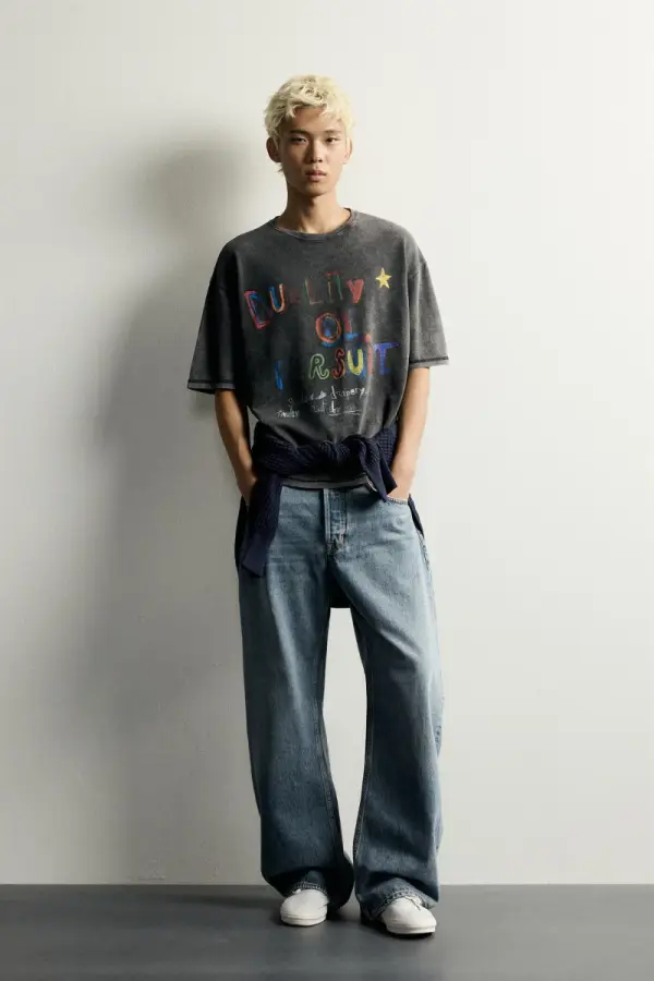 STRICK-T-SHIRT MIT PRINT UND WASCHEFFEKT - фото товара