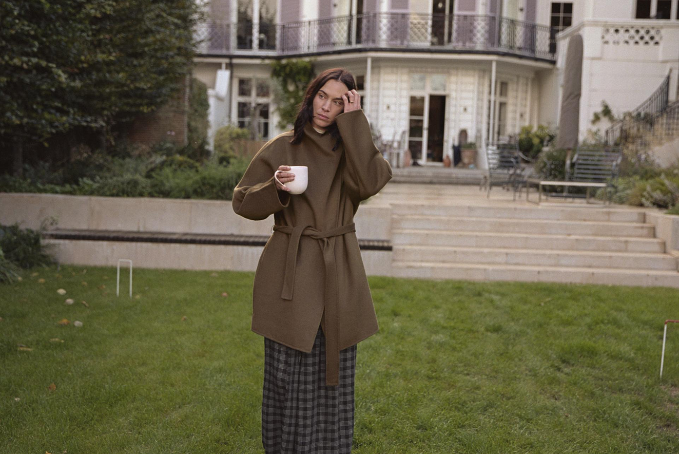 Zara вновь задает тон: свежий обзор на женскую коллекцию
