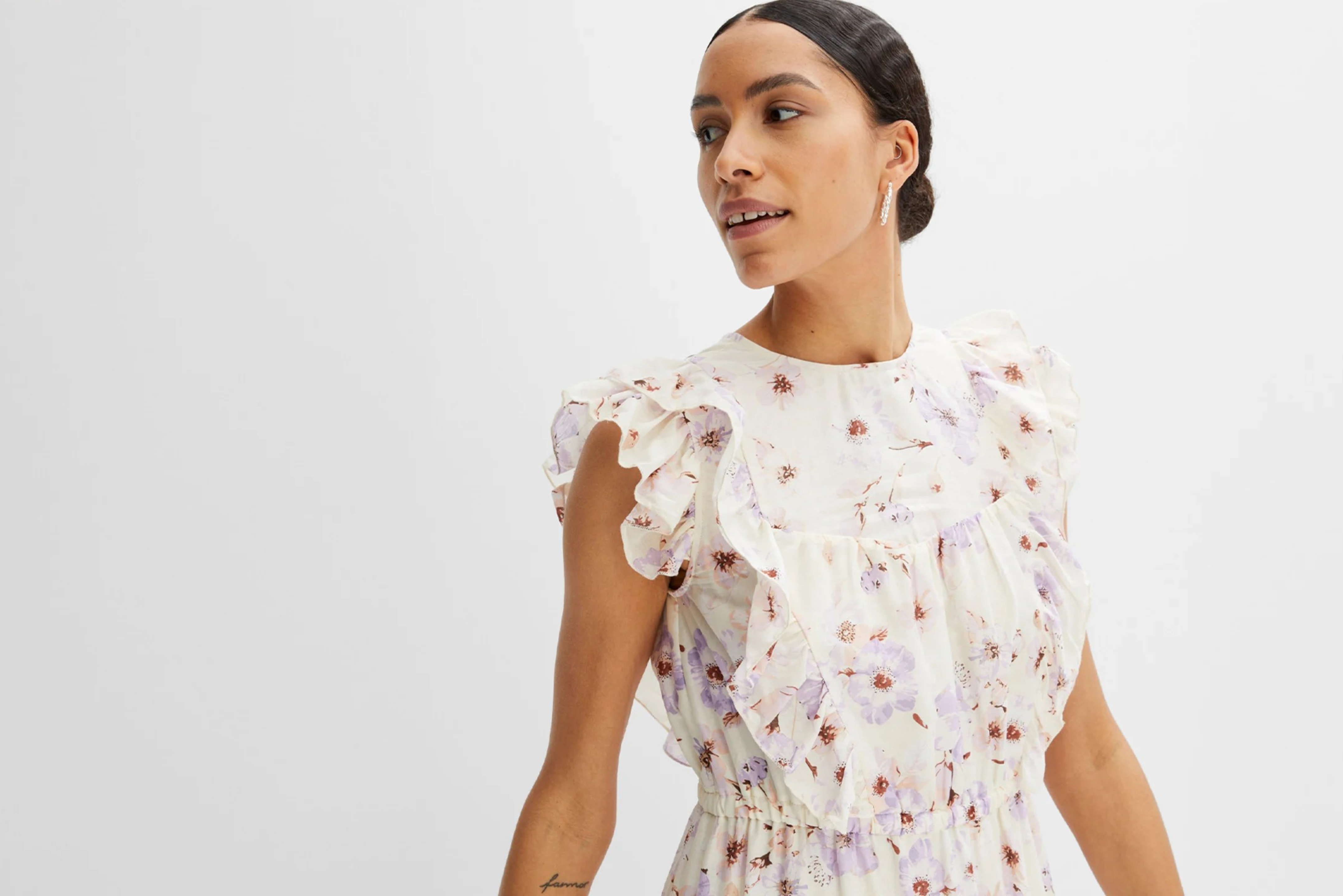 Что нового у Uniqlo, bonprix, COS и About You: свежие поступления на Каталоги.ру
